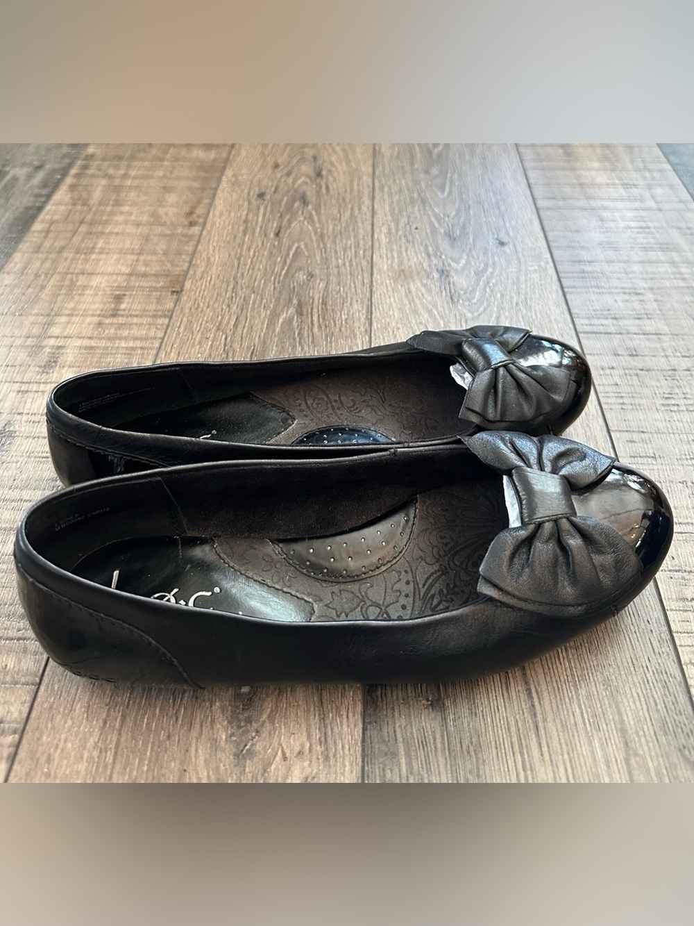BOC Born Women’s Size 7.5 Black Leather Ballet Flats Bow Slip-On Comfort